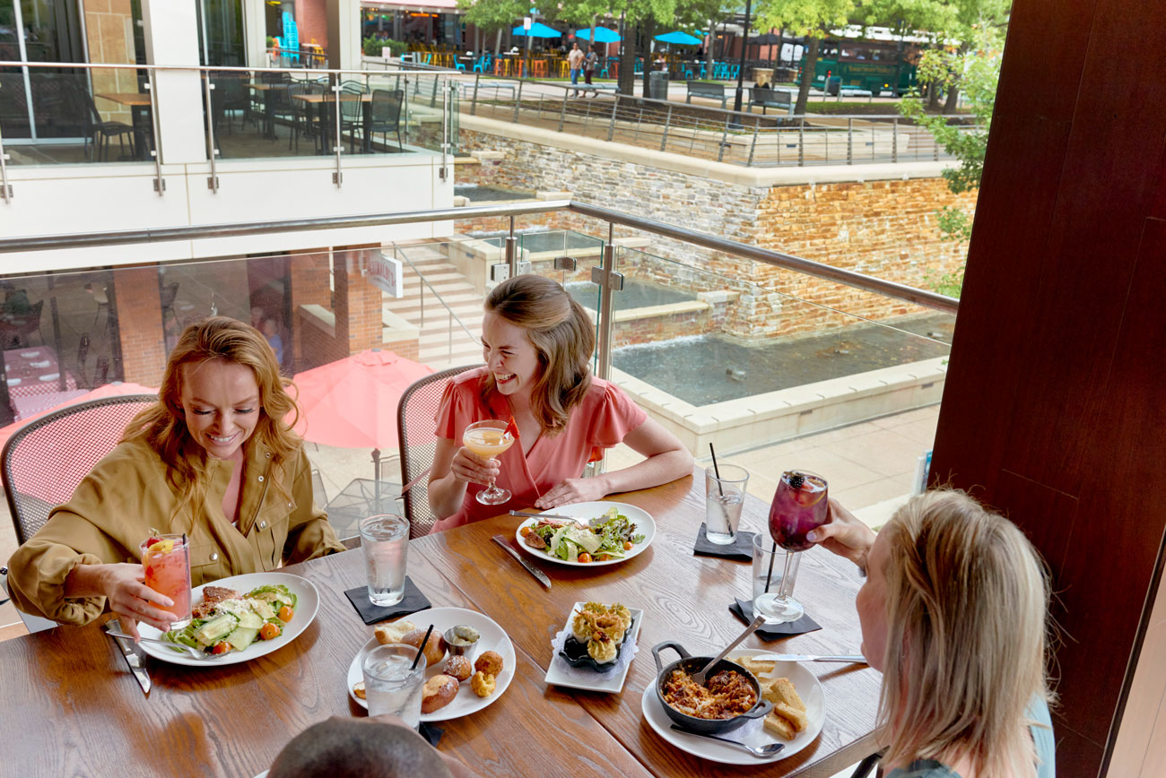 The Woodlands Entertainment and Dining on The Waterway